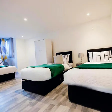 2 Bedrooms -parking-very Spacious-wifi Apartamento