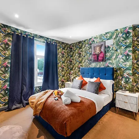 Elegant London Flat Free Parking & Modern Comforts アパート ヘンドン