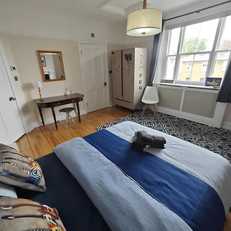Stunning 4 Bedroom Flat In Regent's Park - Abbey Rd Holiday home *