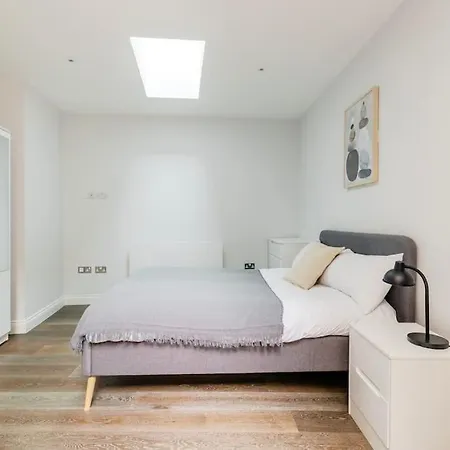 Apartment Modern House In South Kensington London