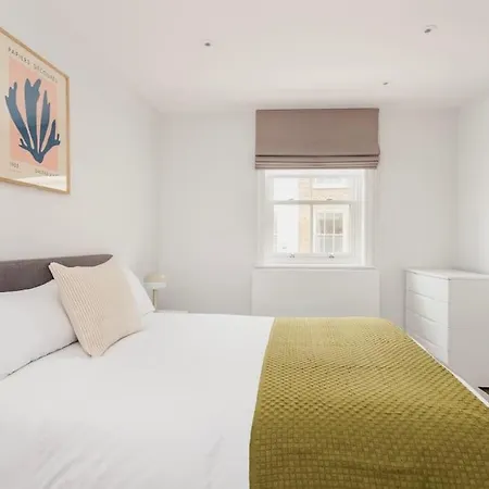 Modern House In South Kensington Apartment
