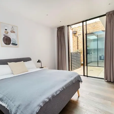 Modern House In South Kensington Apartment