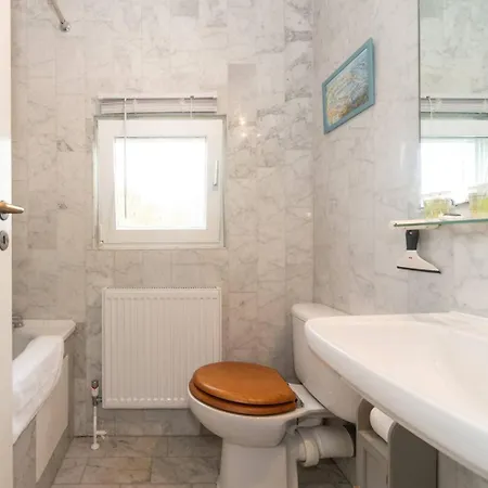 Sunny Maisonette With Views Over Canary Wharf,