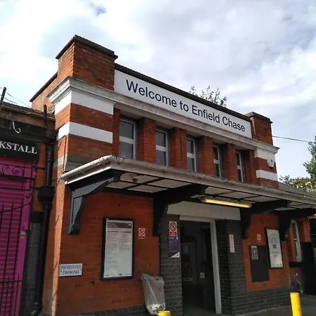 Apartment Skyvillion - London Chase With Parking & Wifi Enfield