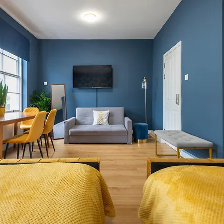 Brand New The Palms: Luxury Family