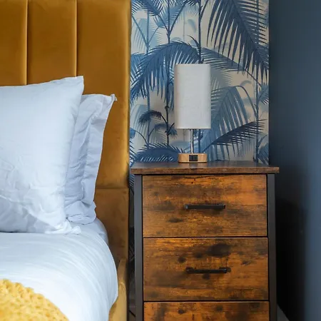 Brand New The Palms: Luxury Family *