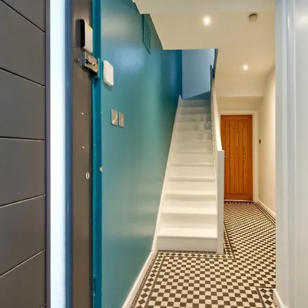 Beautiful Battersea Garden Flat By Underthedoormat Apartment London