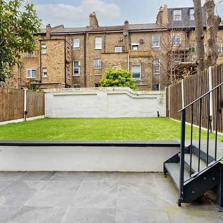 Beautiful Battersea Garden Flat By Underthedoormat * London