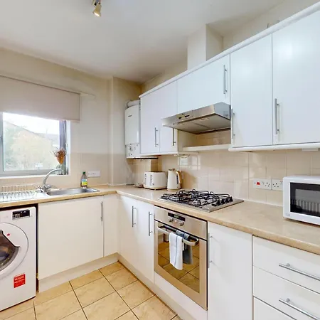 Modern 1 Bd In - 5 Min To Station Apartment