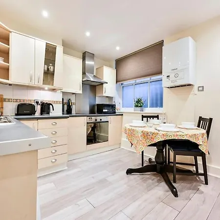 Charming In The Heart Of Paddington Apartment London