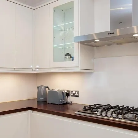 Spacious 2 Bedroom Maisonette In Stratford Apartment London