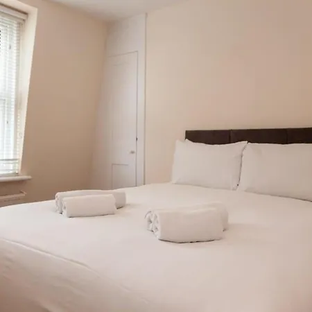 Spacious 2 Bedroom Maisonette In Stratford *