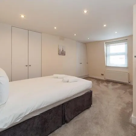 Spacious 2 Bedroom Maisonette In Stratford London