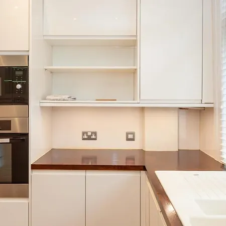 Apartment Spacious 2 Bedroom Maisonette In Stratford London