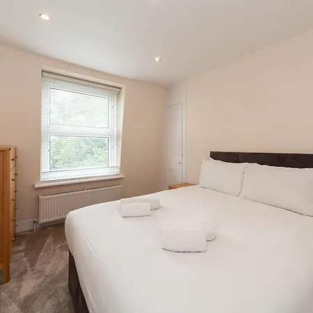 Spacious 2 Bedroom Maisonette In Stratford Apartment