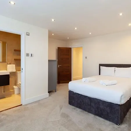 Spacious 2 Bedroom Maisonette In Stratford * London