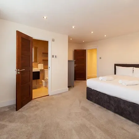 Spacious 2 Bedroom Maisonette In Stratford London