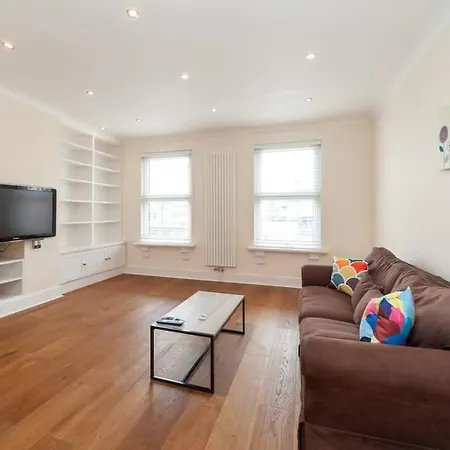 Spacious 2 Bedroom Maisonette In Stratford Apartment