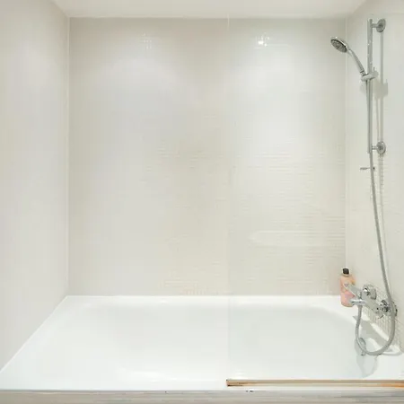 Apartment Immaculate 1-bed 1-bath In Area