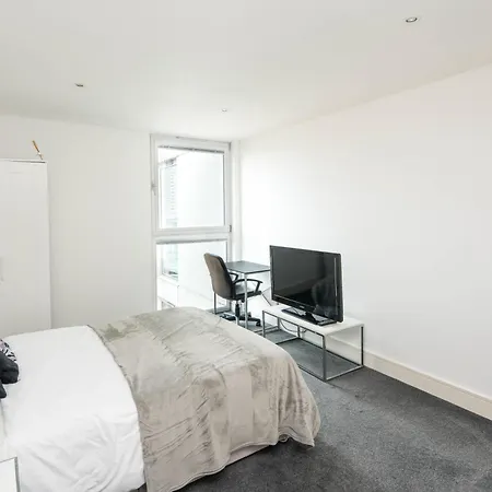 Immaculate 1-bed 1-bath In Area London