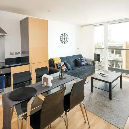 Apartment Immaculate 1-bed 1-bath In Area London