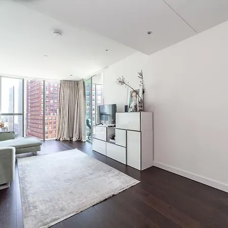 Full Of Light & Spacious 2br Residence, 9 Elms Apartment *