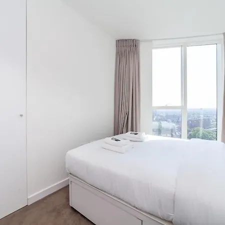 Full Of Light & Spacious 2br Residence, 9 Elms Apartment *
