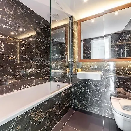 Full Of Light & Spacious 2br Residence, 9 Elms London