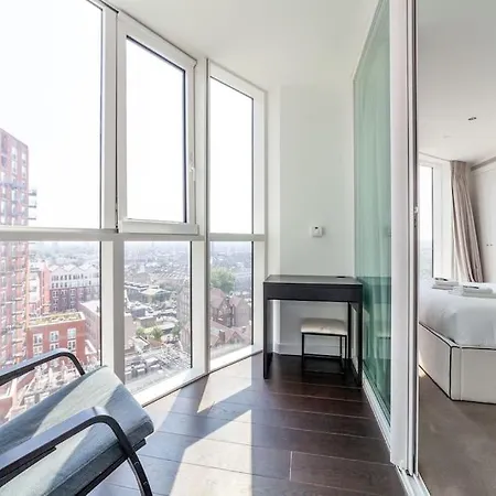 Full Of Light & Spacious 2br Residence, 9 Elms Apartment *