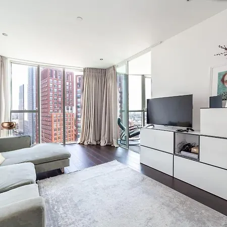 Apartment Full Of Light & Spacious 2br Residence, 9 Elms London