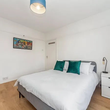 Pass The Keys Spacious Family In * London