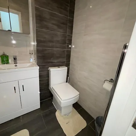 Sleep 4 In Battersea Central 5 Mins To Power Station Bs2 *