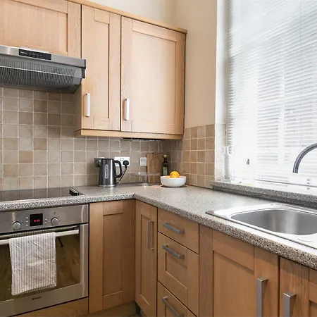 Small Sun Lit Studio Minutes From Kings Cross Station * Londra