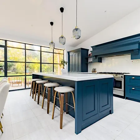 Beautiful Large Luxury In London Holiday home *