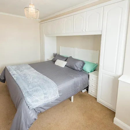 Cosy Family In * Ruislip