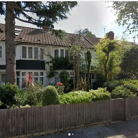 Spacious, Parkside 3.5bed House, Great Access! *