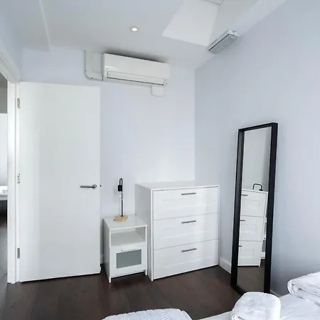 Stylish 3br Flat In The Heart Of Soho *
