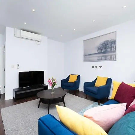 Stylish 3br Flat In The Heart Of Soho