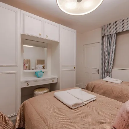 Stylish Retreat 2 Bed Lower Ground 2Hs Appartamento Londra