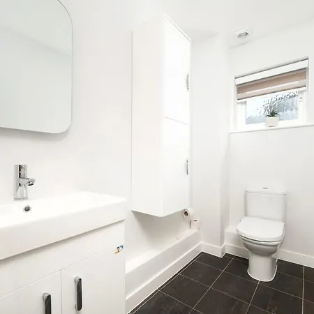 Chic And Spacious 3br Family With Garden