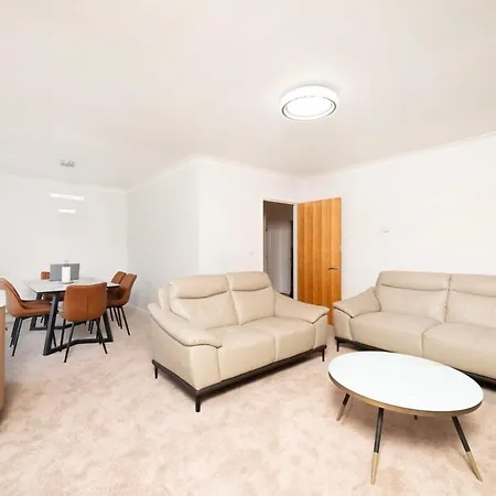 Chic And Spacious 3br Family With Garden Holiday home