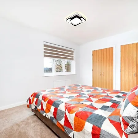 Chic And Spacious 3br Family With Garden
