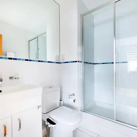 Chic And Spacious 3br Family With Garden * Northolt (Greater London)