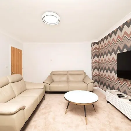 Holiday home Chic And Spacious 3br Family With Garden Northolt (Greater London)