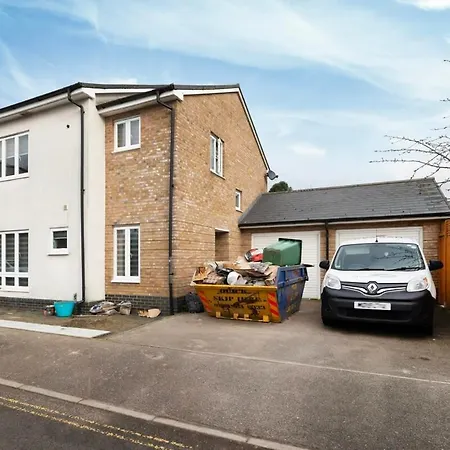 Chic And Spacious 3br Family With Garden