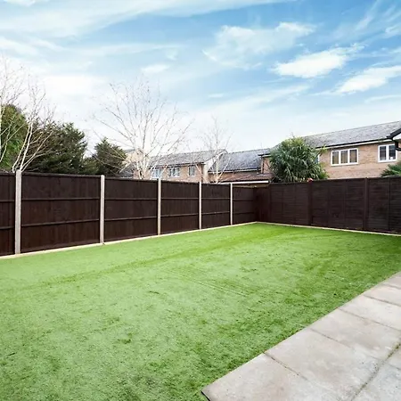 Holiday home Chic And Spacious 3br Family With Garden Northolt (Greater London)