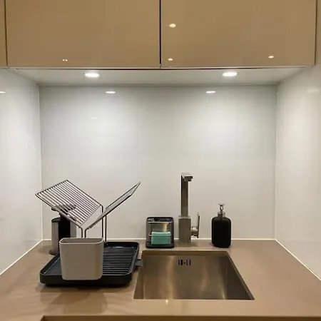 Modern W/ Canal View Apartment London