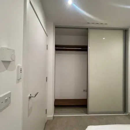 Modern W/ Canal View * London