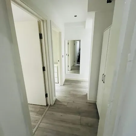 Immaculate 2-bed In * London