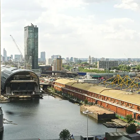 Fraser Place Canary Wharf